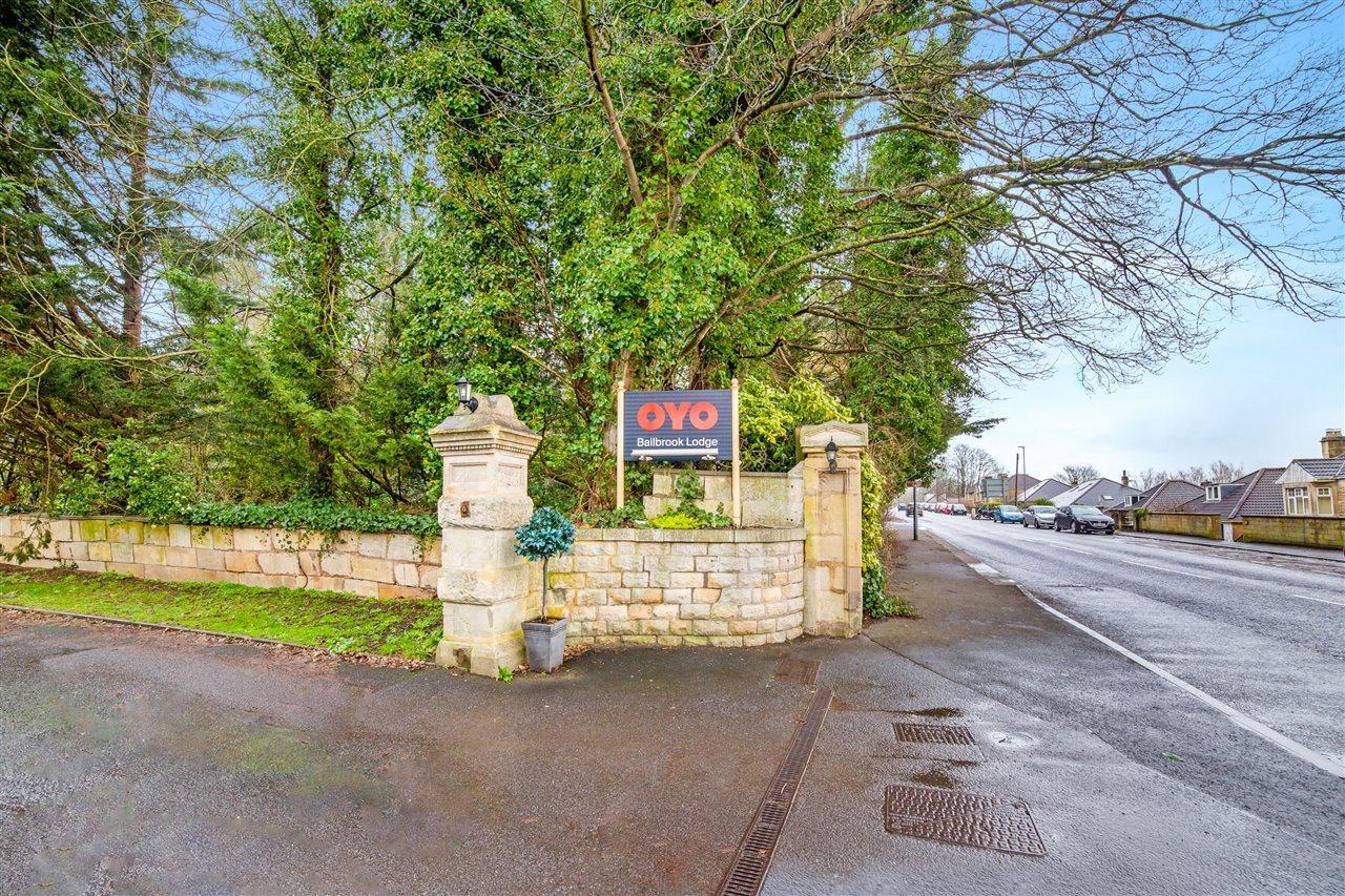 Oyo Bailbrook Lodge, Bath Exterior photo